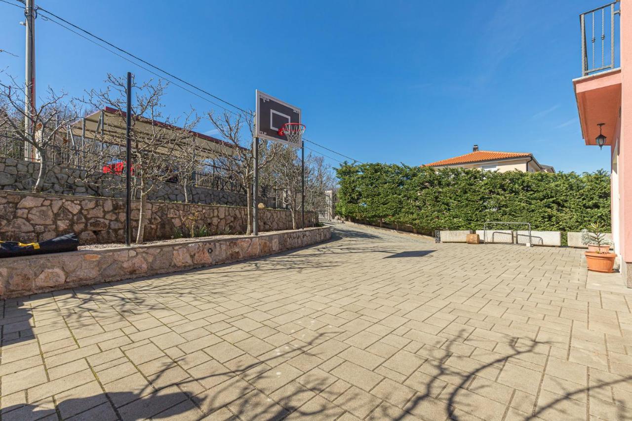 Apartment Gaj B4 In With Gym And Barbecue Hreljin